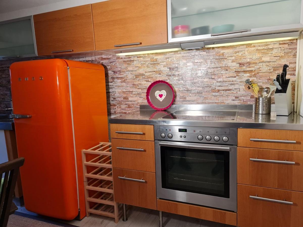 Bed & Breakfast Schoenste Lage Am Rhein In Unmittelbarer Stadtnaehe, Keulen