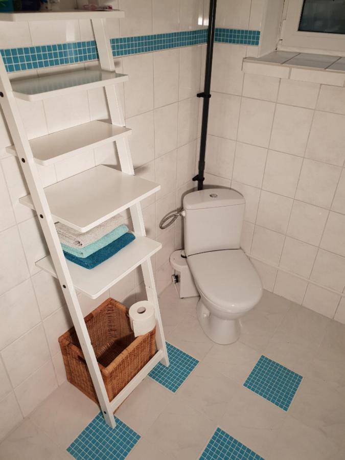 Schoenste Lage Am Rhein In Unmittelbarer Stadtnaehe, Bed & Breakfast Keulen