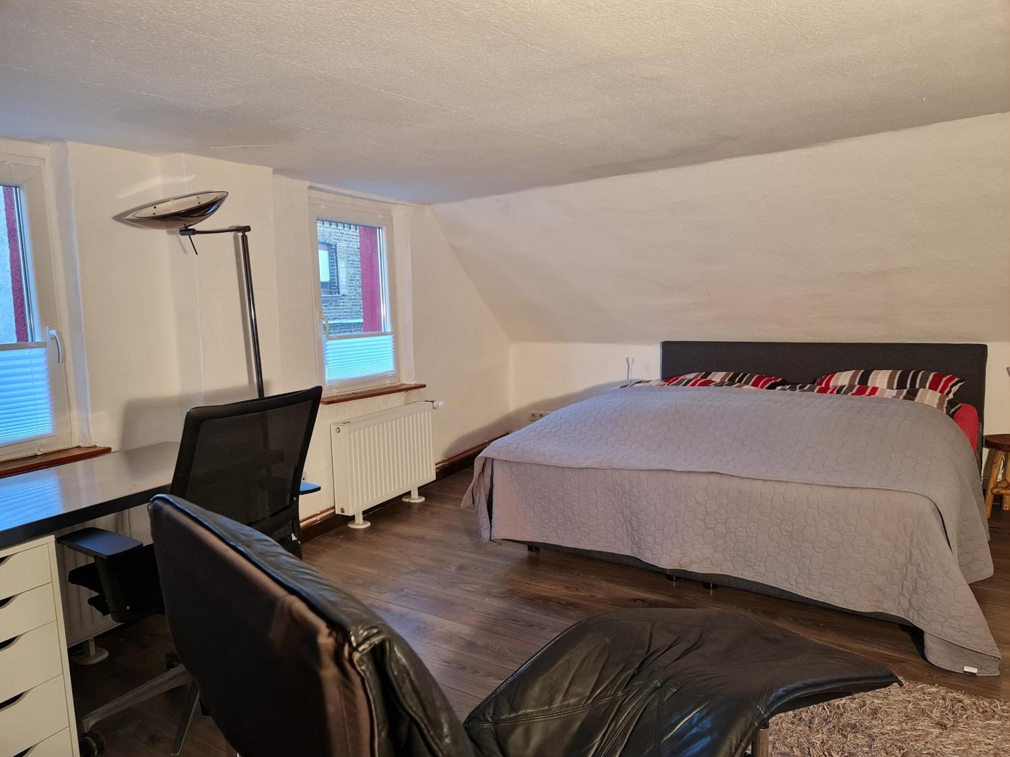Schoenste Lage Am Rhein In Unmittelbarer Stadtnaehe, * Keulen